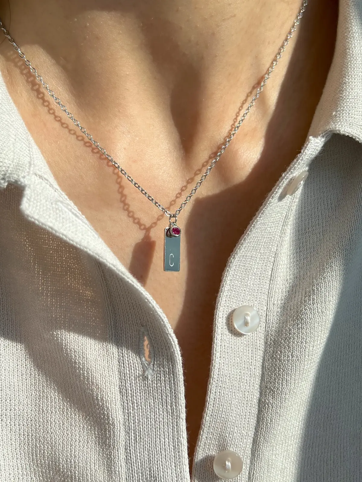 שרשרת תג קטן עם אות – תמונה 4